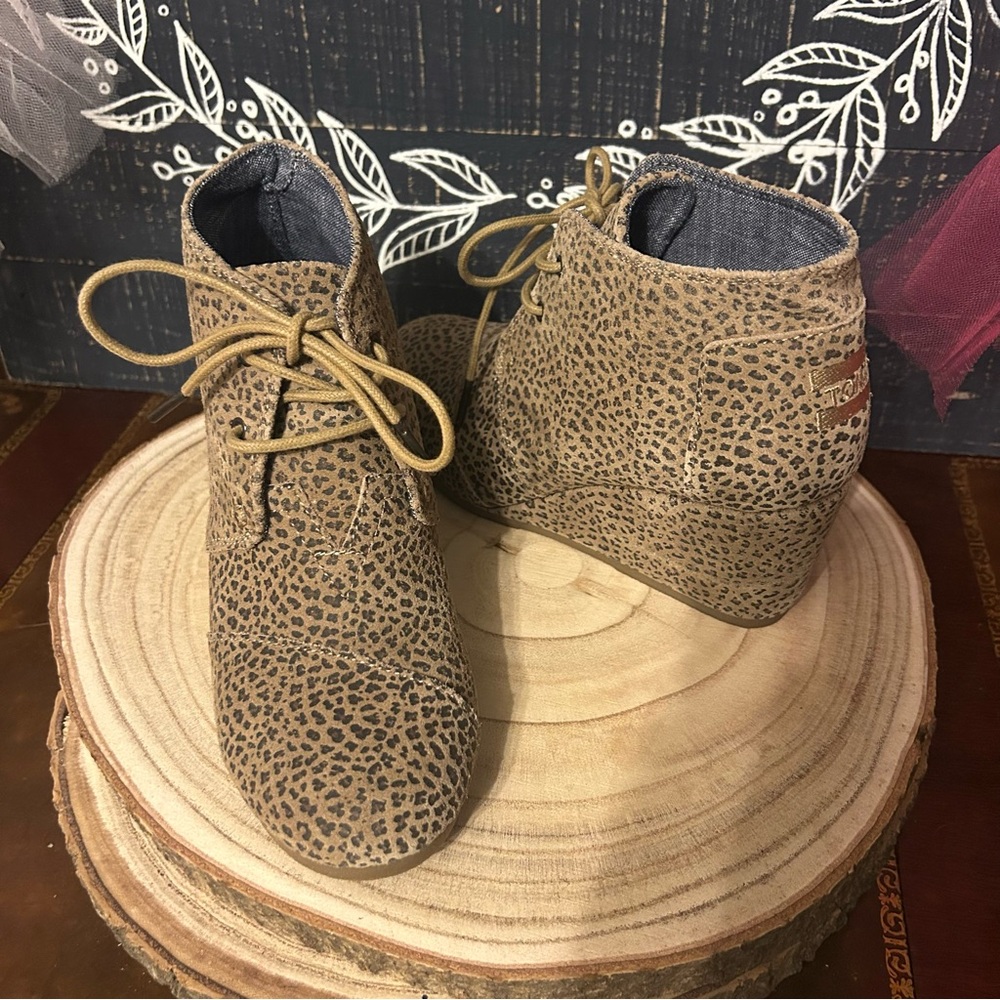 Tom Desert Wedge Booties In Leopard Print Size 8 - image 5